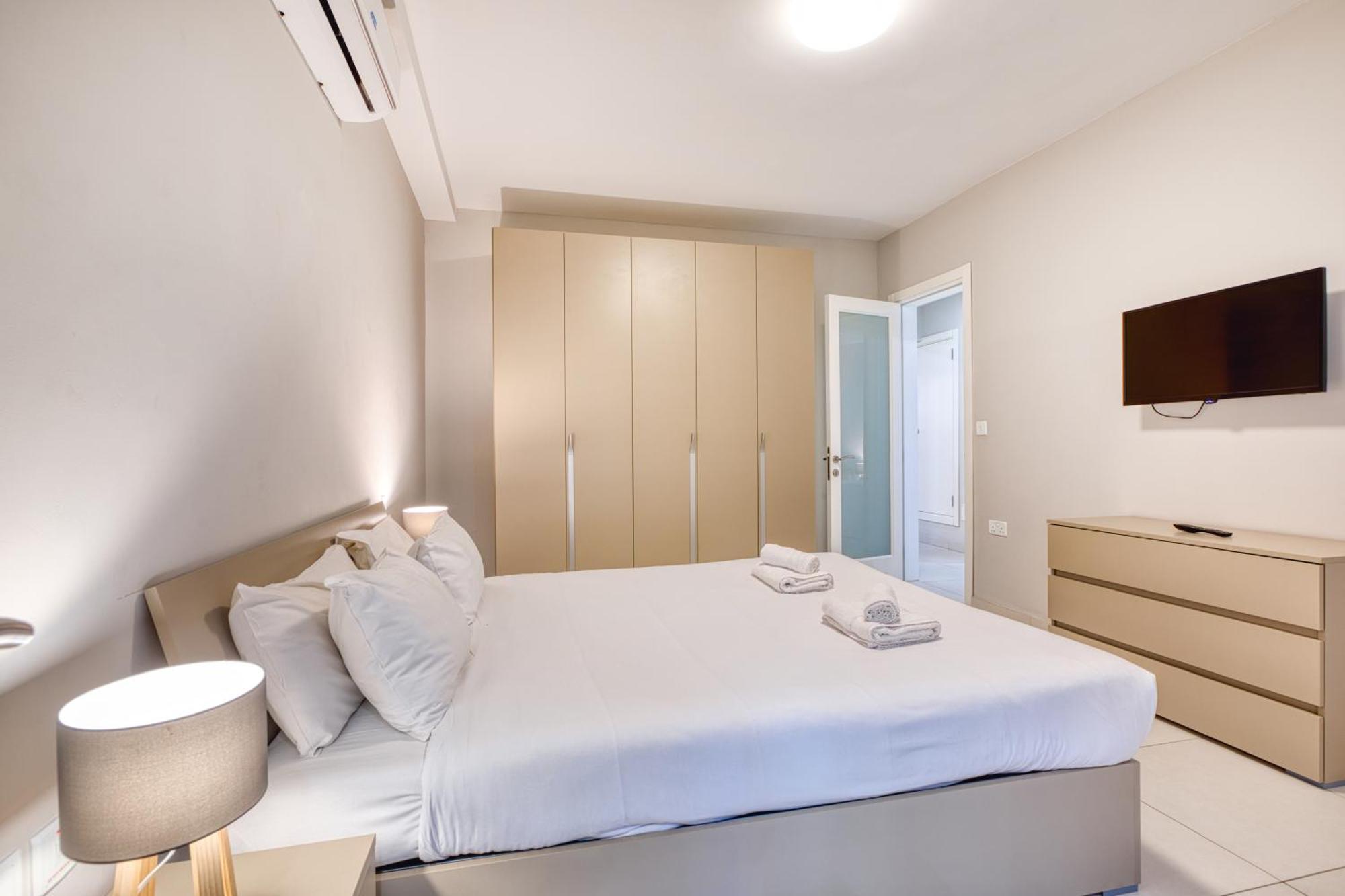 Unique Two Bedroom Apt With Huge Outdoor Area And Close To Entertainment Is-Swieqi Exterior foto