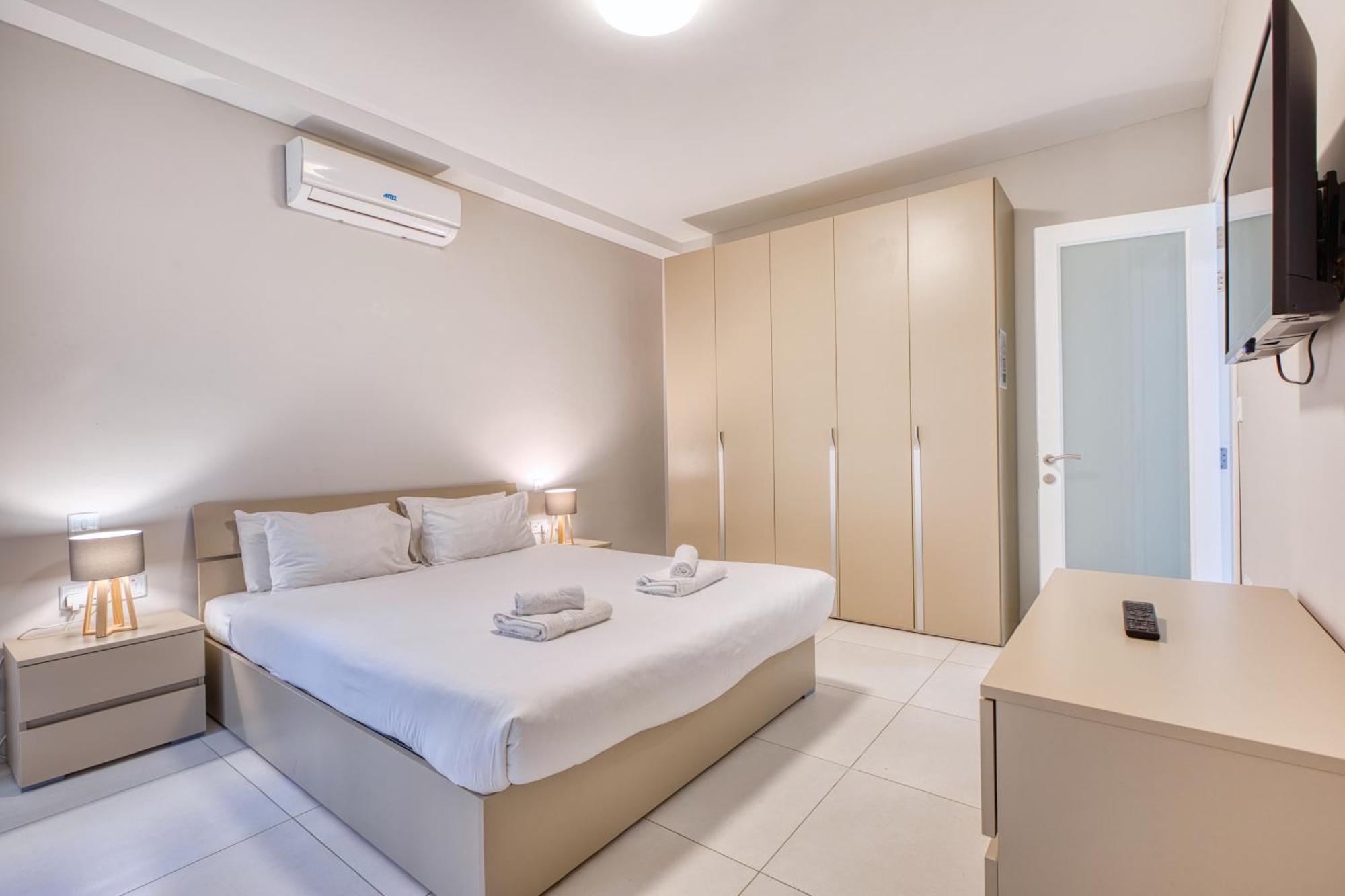 Unique Two Bedroom Apt With Huge Outdoor Area And Close To Entertainment Is-Swieqi Exterior foto