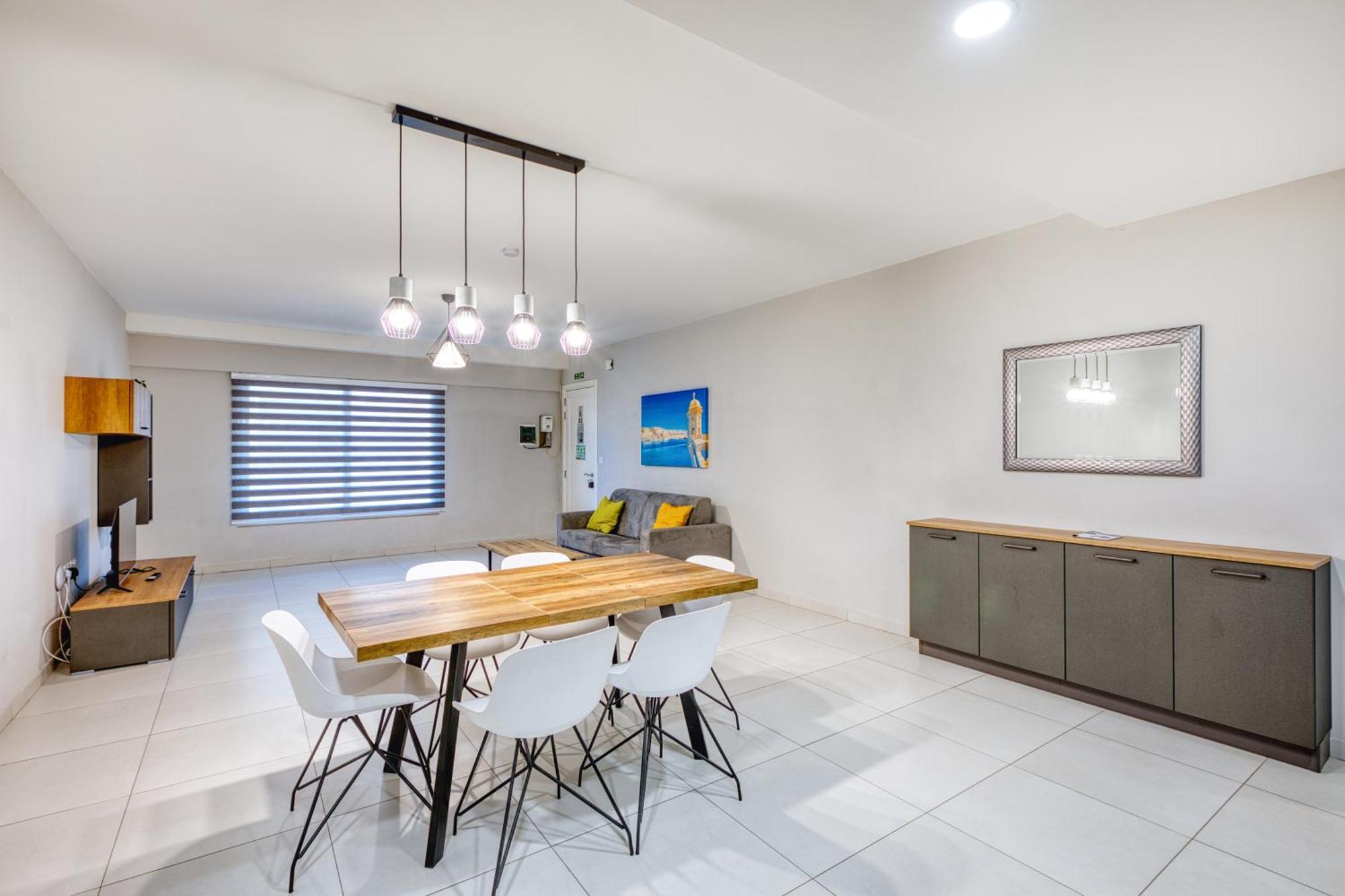 Unique Two Bedroom Apt With Huge Outdoor Area And Close To Entertainment Is-Swieqi Exterior foto