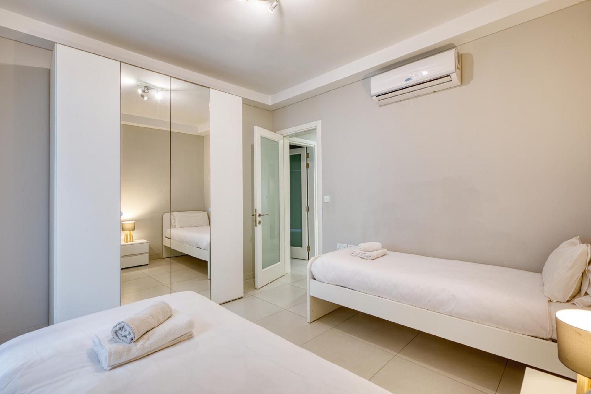 Unique Two Bedroom Apt With Huge Outdoor Area And Close To Entertainment Is-Swieqi Exterior foto