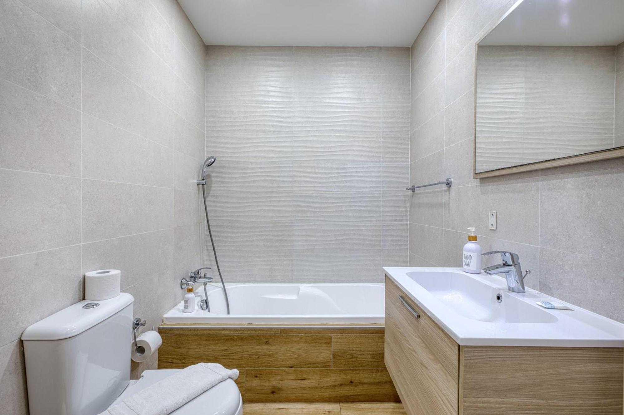 Unique Two Bedroom Apt With Huge Outdoor Area And Close To Entertainment Is-Swieqi Exterior foto