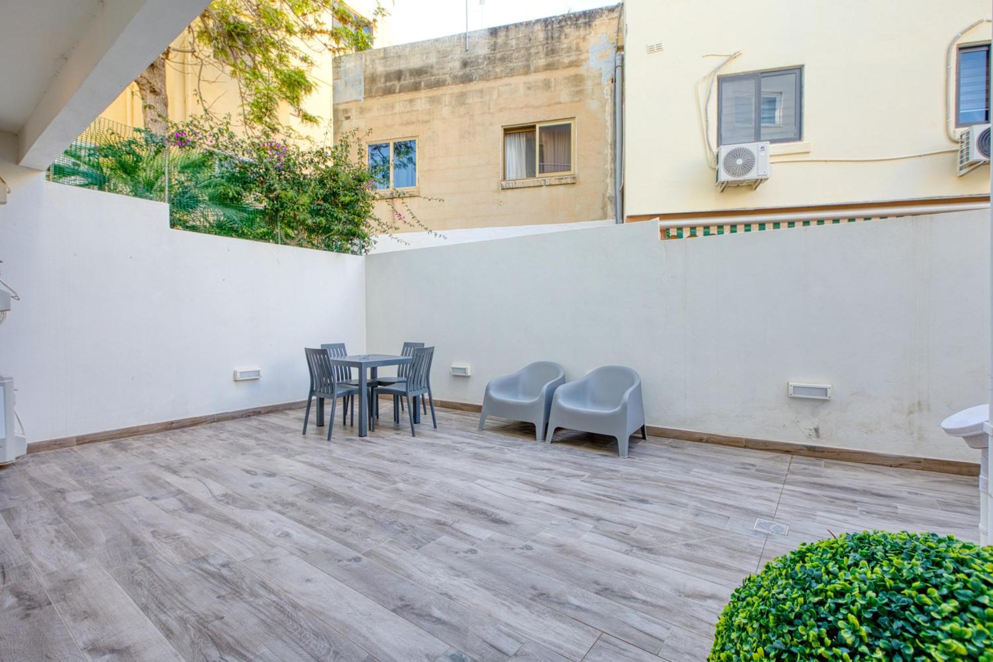 Unique Two Bedroom Apt With Huge Outdoor Area And Close To Entertainment Is-Swieqi Exterior foto